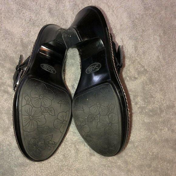 SOFFT Womens Black Pebbled Leather Mules Clogs Studded Buckle Detail - Picture 8 of 9